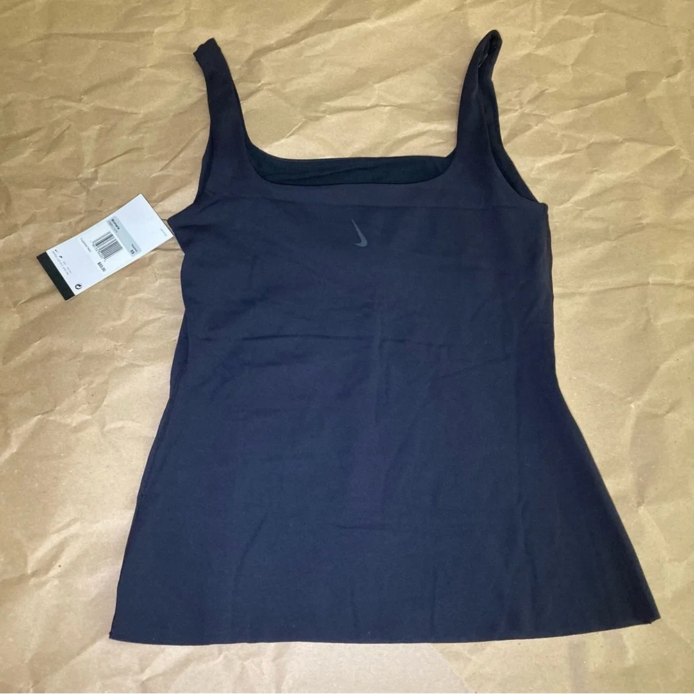 Nike top